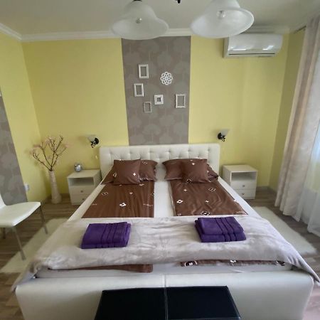 Eszter Apartman Егер Екстериор снимка