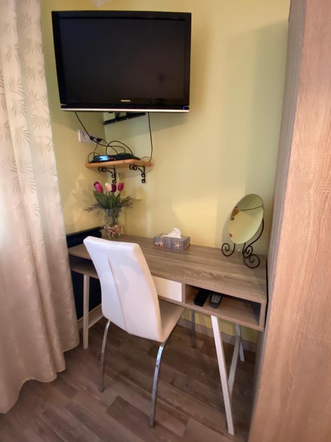Eszter Apartman Егер Екстериор снимка