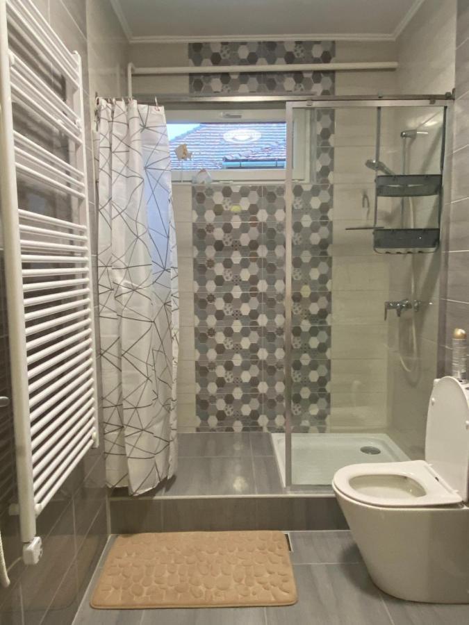 Eszter Apartman Егер Екстериор снимка
