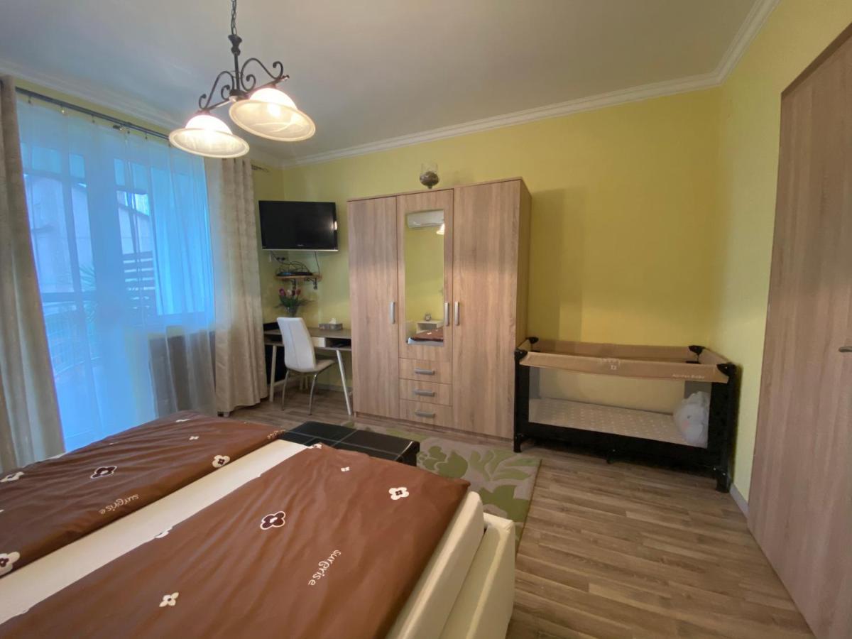 Eszter Apartman Егер Екстериор снимка