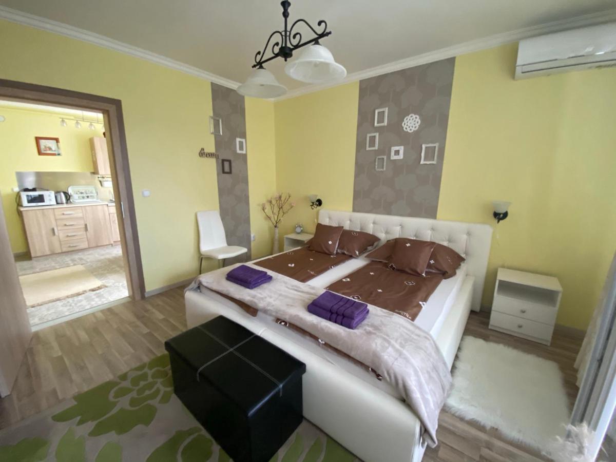 Eszter Apartman Егер Екстериор снимка