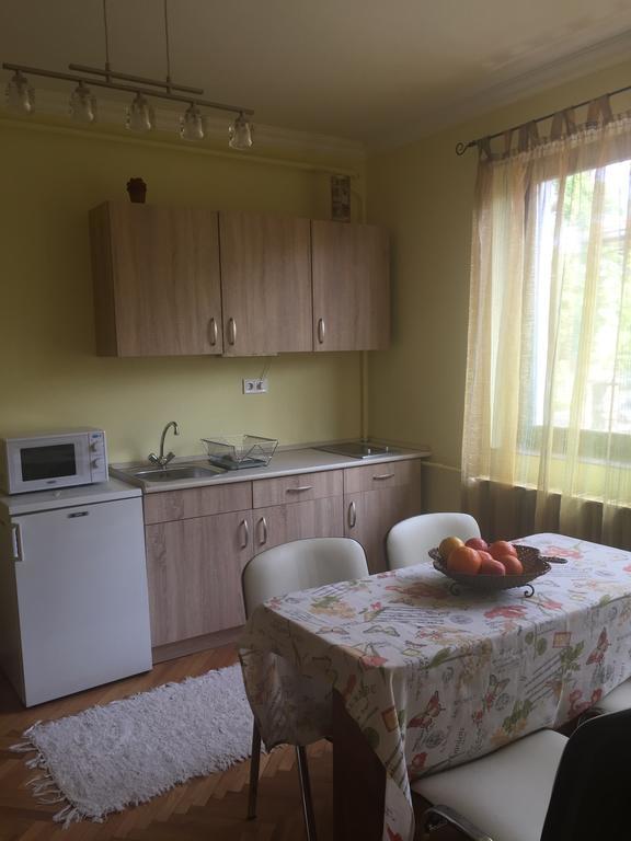Eszter Apartman Егер Екстериор снимка