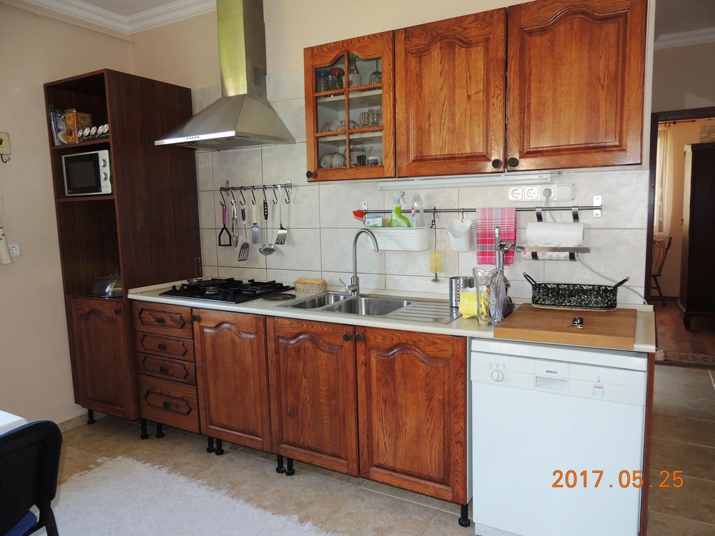 Eszter Apartman Егер Екстериор снимка