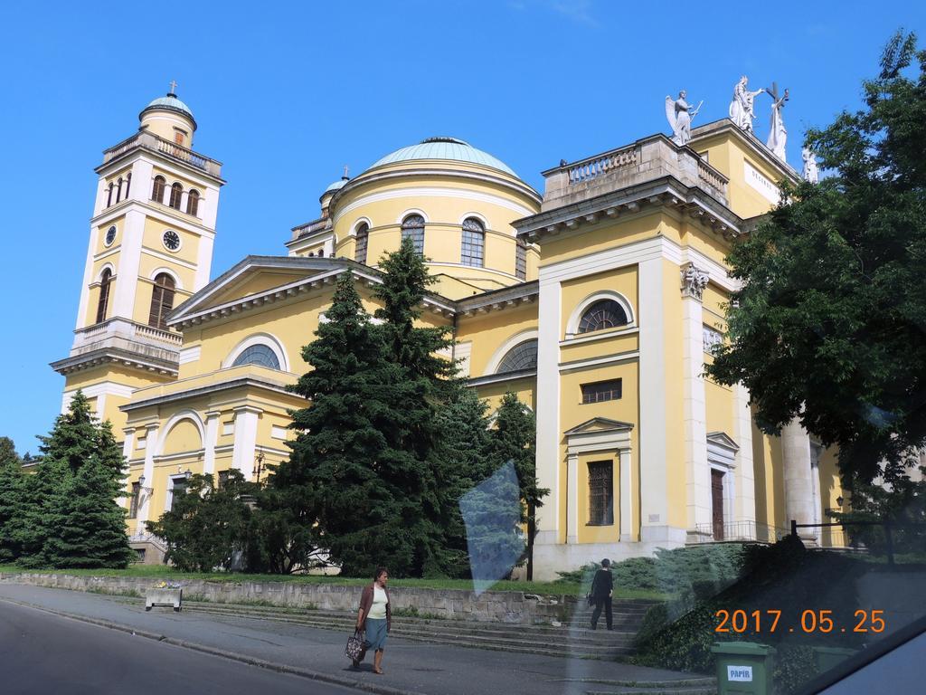 Eszter Apartman Егер Екстериор снимка