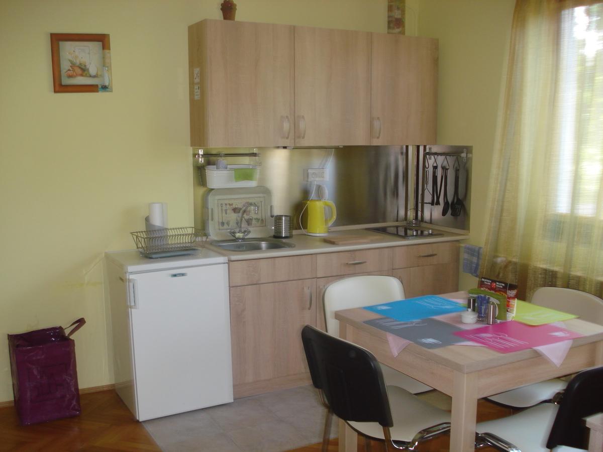 Eszter Apartman Егер Екстериор снимка