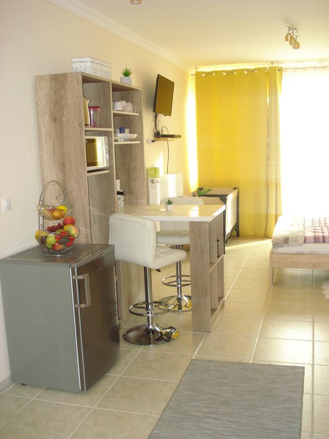 Eszter Apartman Егер Екстериор снимка