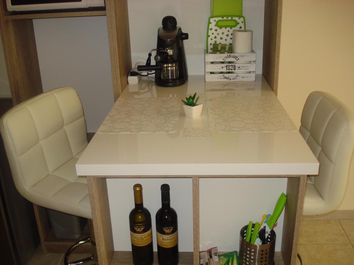 Eszter Apartman Егер Екстериор снимка