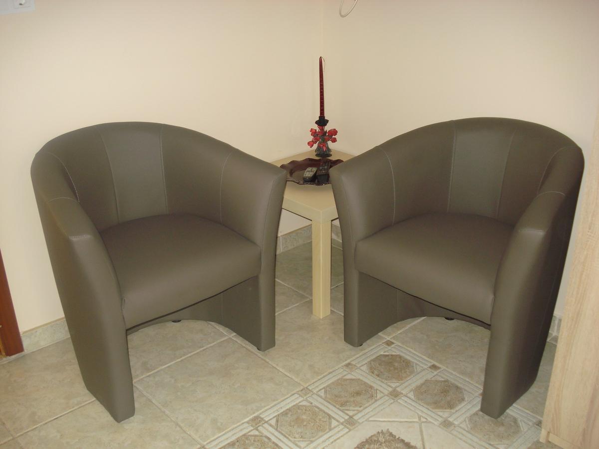 Eszter Apartman Егер Екстериор снимка